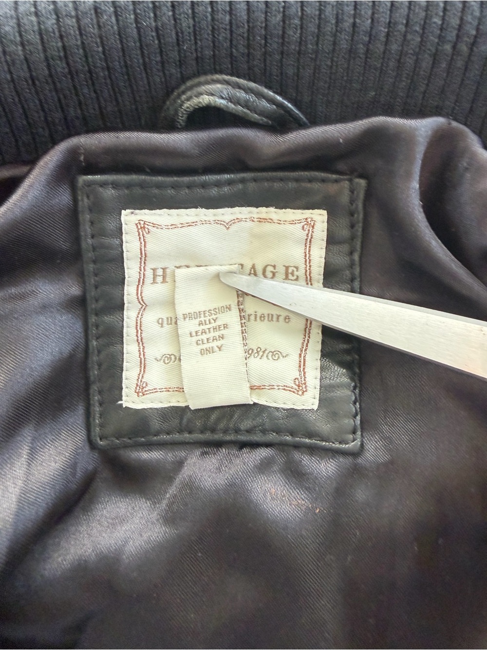 Heritage - Women’s Black Leather Bomber Jacket with Rib Knit Collar - size Med - Picture 9 of 9